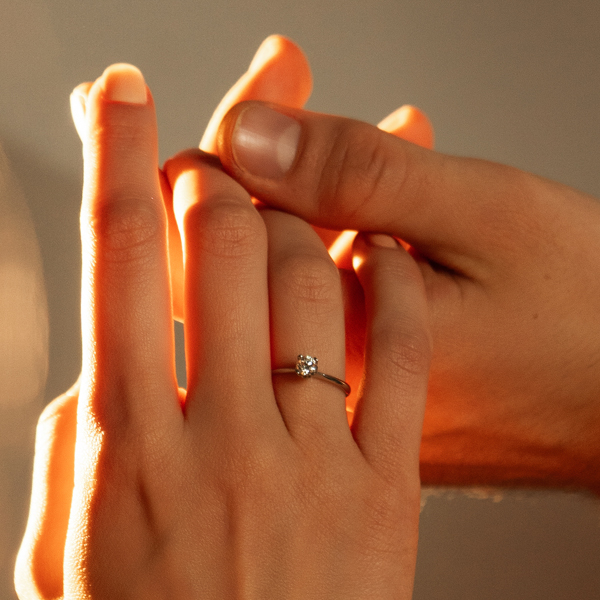 Кольца с бриллиантами в белом золоте