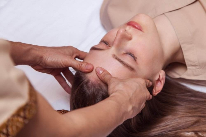 Точковий масаж від головного болю — позбудься болю швидко